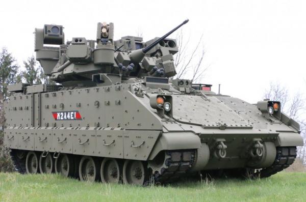 Bradley M2A4E1 із активним захистом: у США показали машину, якою замінять поставлені в Україну БМП